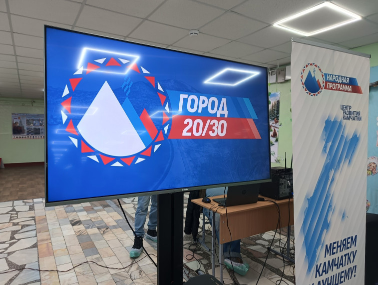 Жители нашего микрорайона встретились с градоначальником Евгением Беляевым.